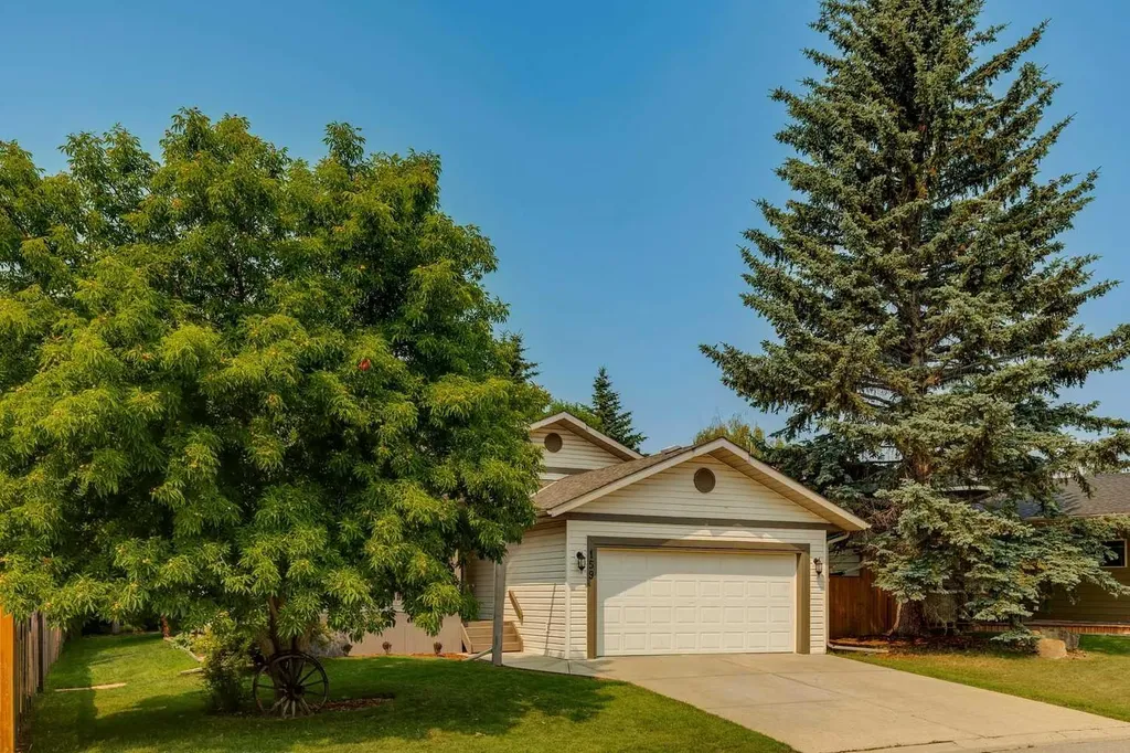 159 Woodbend Way Okotoks AB T1S 1M7