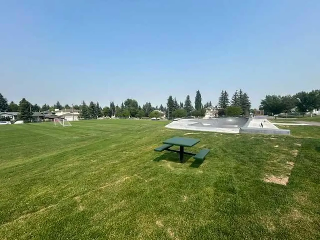 159 Woodbend Way Okotoks AB T1S 1M7