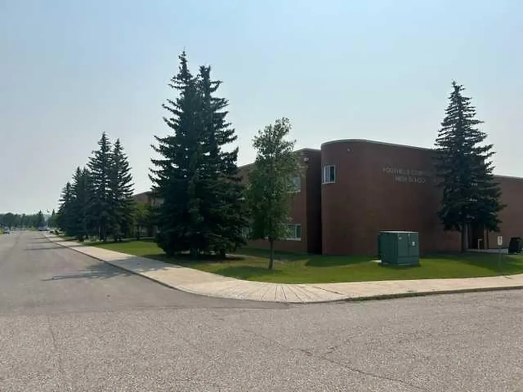 159 Woodbend Way Okotoks AB T1S 1M7