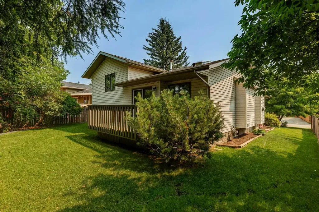 159 Woodbend Way Okotoks AB T1S 1M7