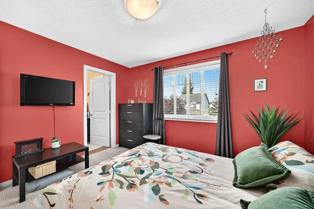 7 Crystal Shores Heights Okotoks AB T1S 2K9