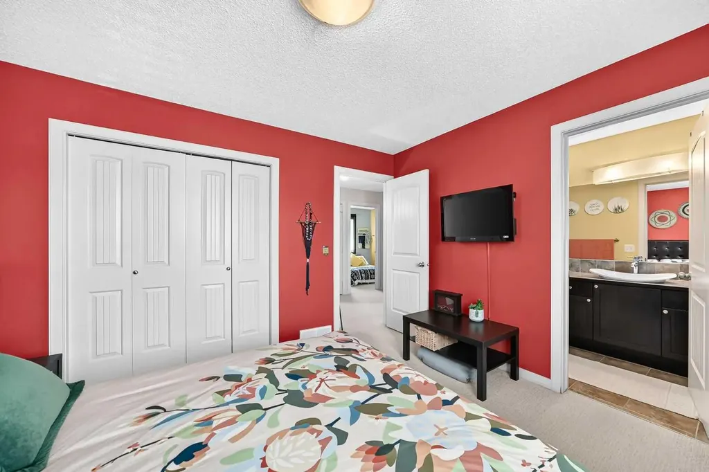 7 Crystal Shores Heights Okotoks AB T1S 2K9