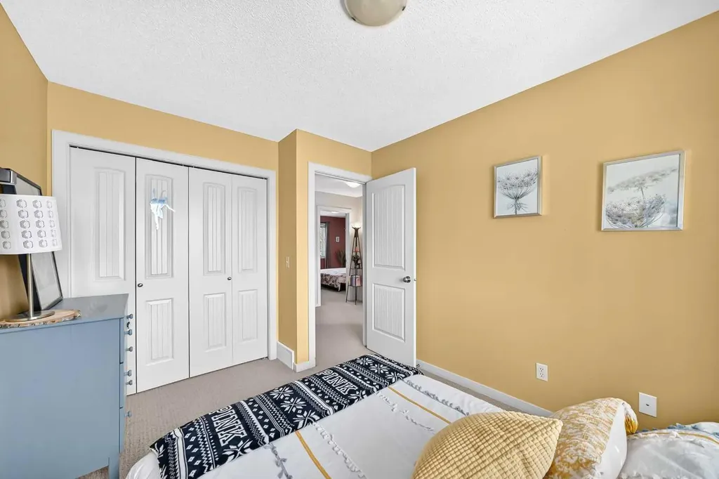 7 Crystal Shores Heights Okotoks AB T1S 2K9