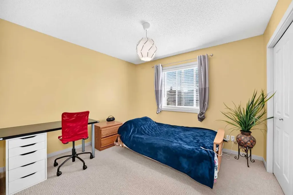 7 Crystal Shores Heights Okotoks AB T1S 2K9
