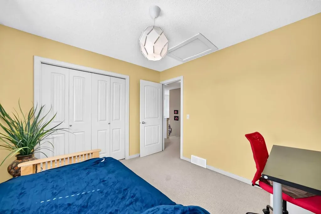 7 Crystal Shores Heights Okotoks AB T1S 2K9