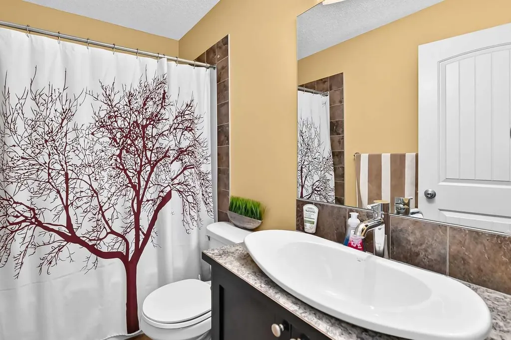 7 Crystal Shores Heights Okotoks AB T1S 2K9