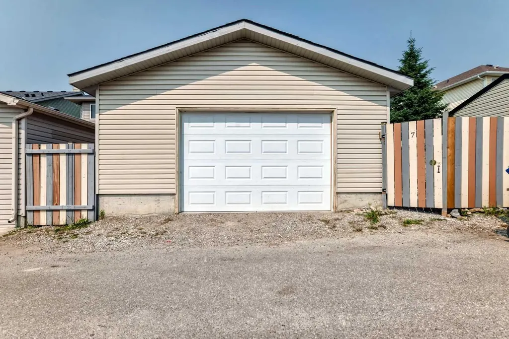 7 Crystal Shores Heights Okotoks AB T1S 2K9