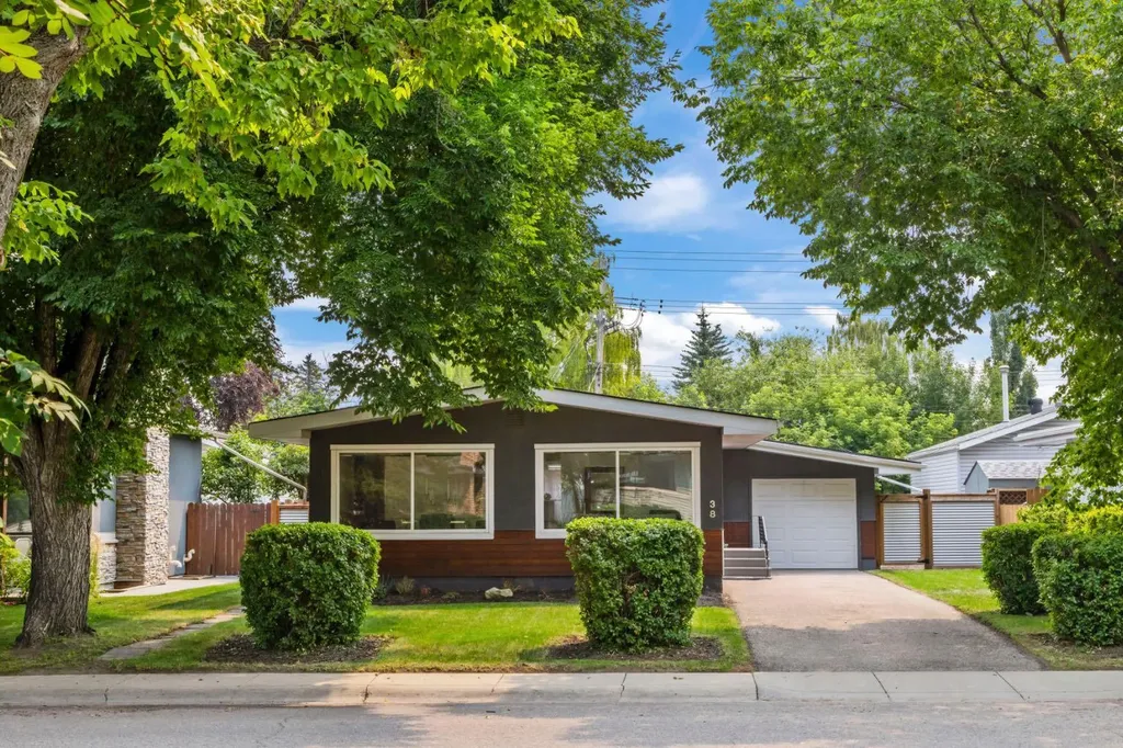 38 Westwood Drive SW Calgary AB T3C 2V7