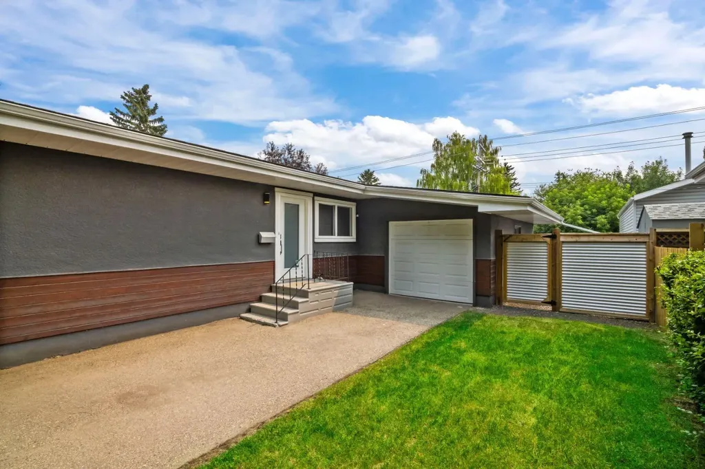 38 Westwood Drive SW Calgary AB T3C 2V7