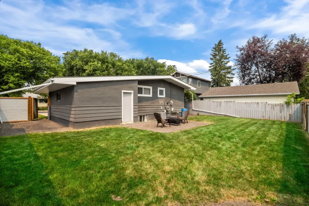 38 Westwood Drive SW Calgary AB T3C 2V7