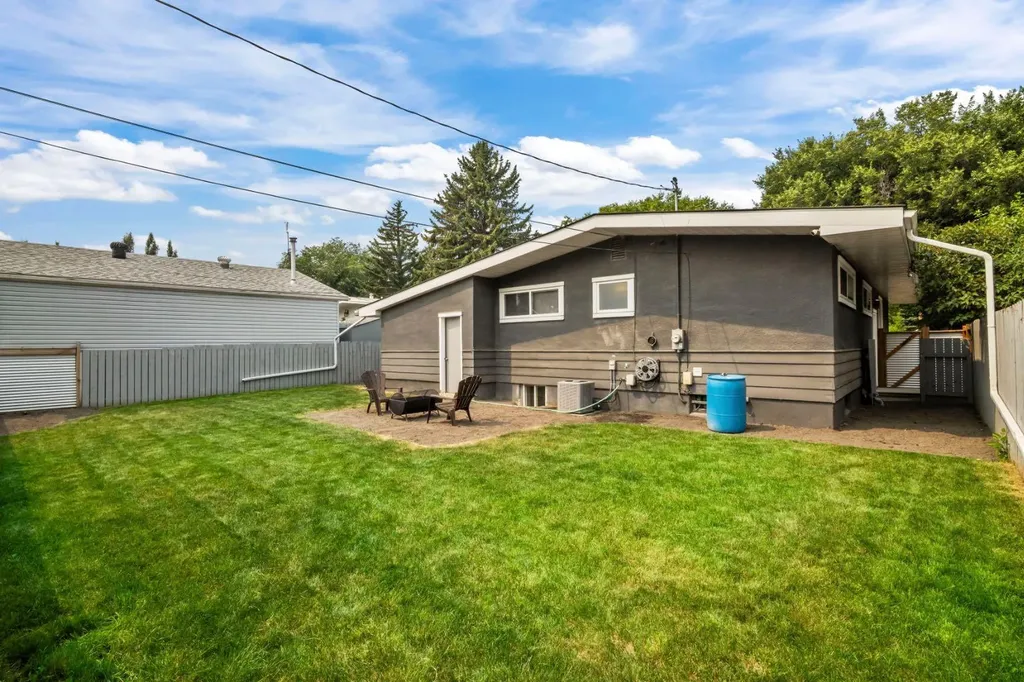 38 Westwood Drive SW Calgary AB T3C 2V7