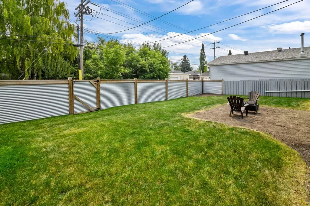 38 Westwood Drive SW Calgary AB T3C 2V7