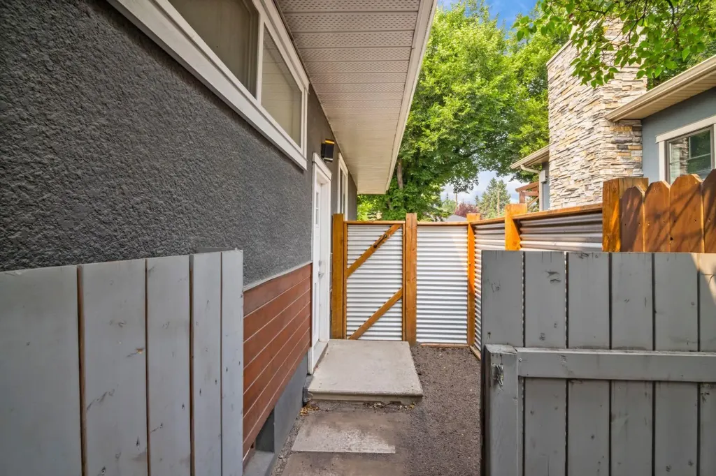 38 Westwood Drive SW Calgary AB T3C 2V7