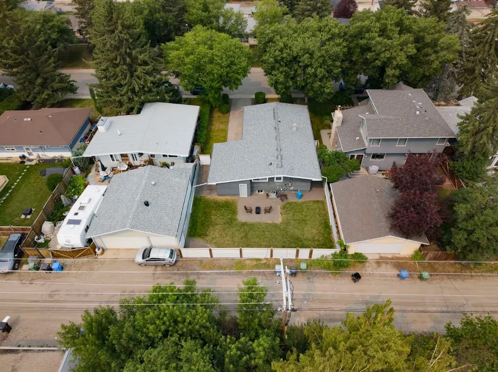 38 Westwood Drive SW Calgary AB T3C 2V7