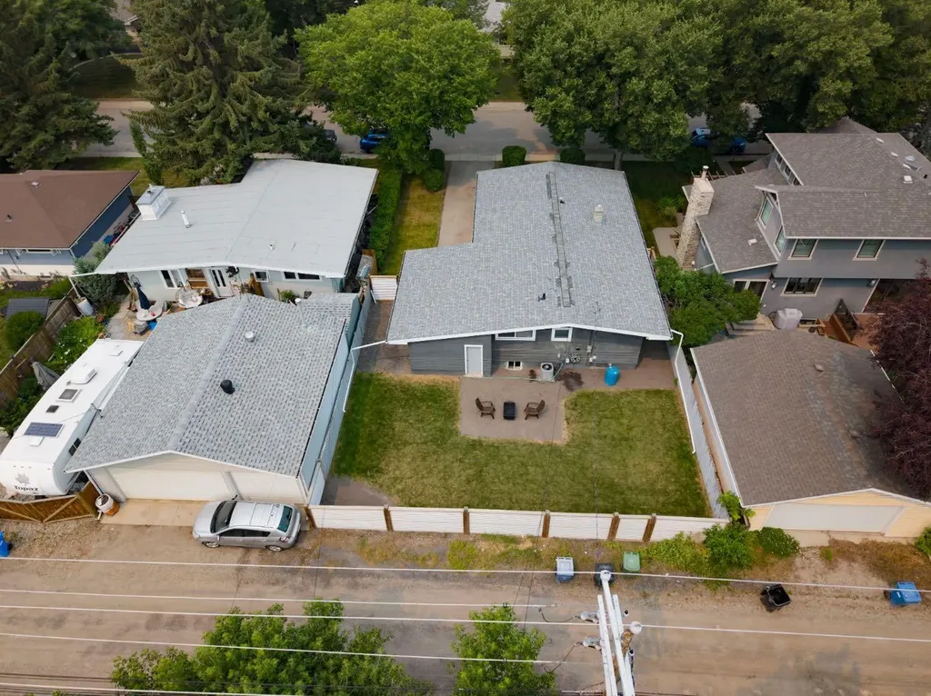 38 Westwood Drive SW Calgary AB T3C 2V7