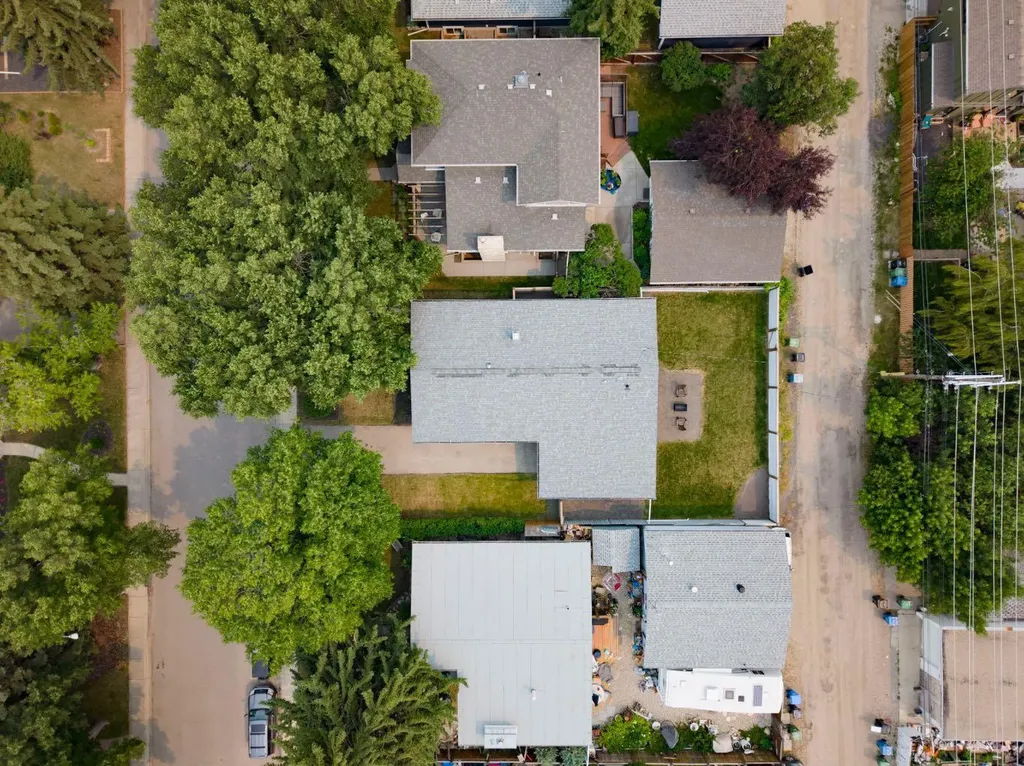 38 Westwood Drive SW Calgary AB T3C 2V7