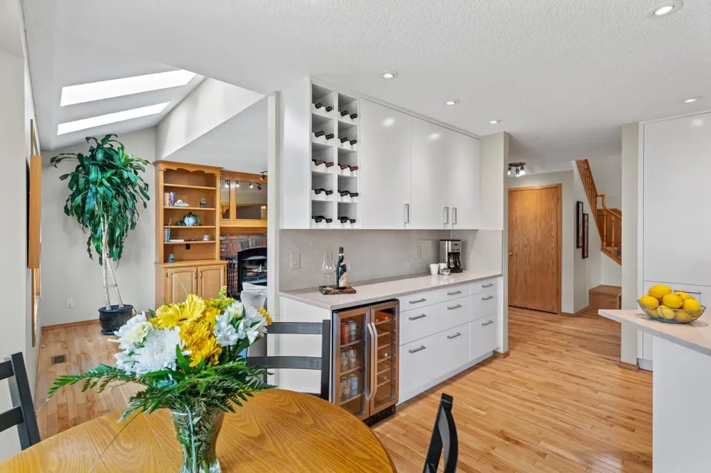 626 Hawkhill Place NW Calgary AB T3G 3M6