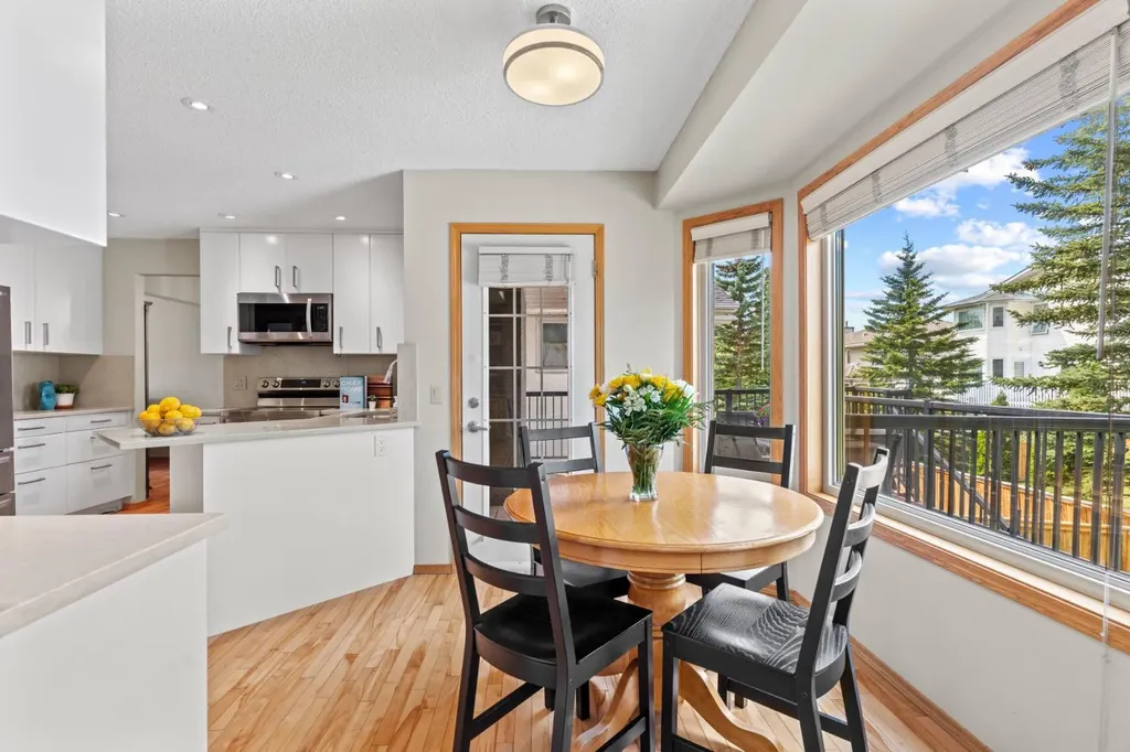626 Hawkhill Place NW Calgary AB T3G 3M6