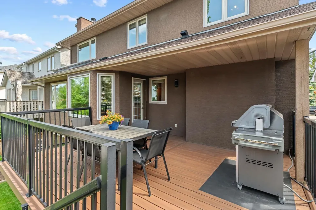 626 Hawkhill Place NW Calgary AB T3G 3M6