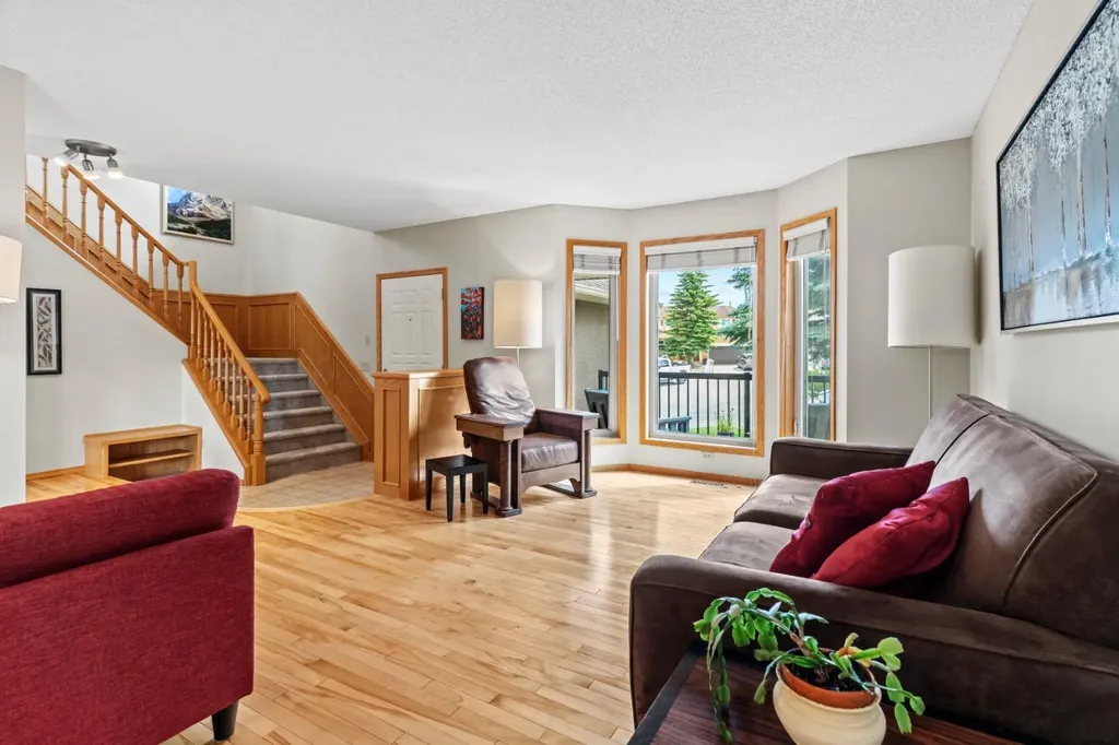 626 Hawkhill Place NW Calgary AB T3G 3M6