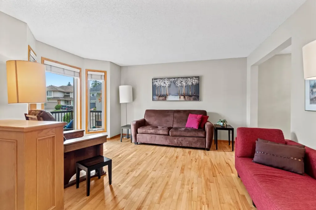 626 Hawkhill Place NW Calgary AB T3G 3M6