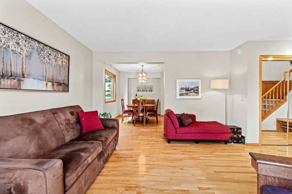 626 Hawkhill Place NW Calgary AB T3G 3M6
