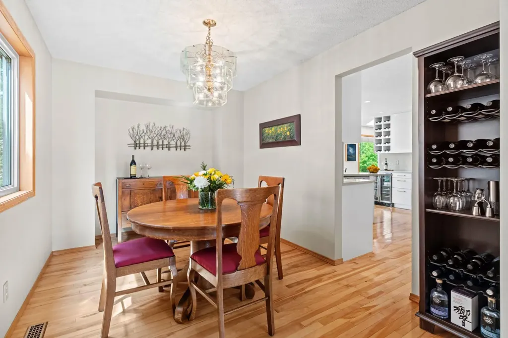 626 Hawkhill Place NW Calgary AB T3G 3M6