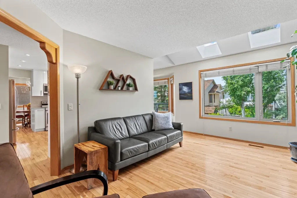 626 Hawkhill Place NW Calgary AB T3G 3M6