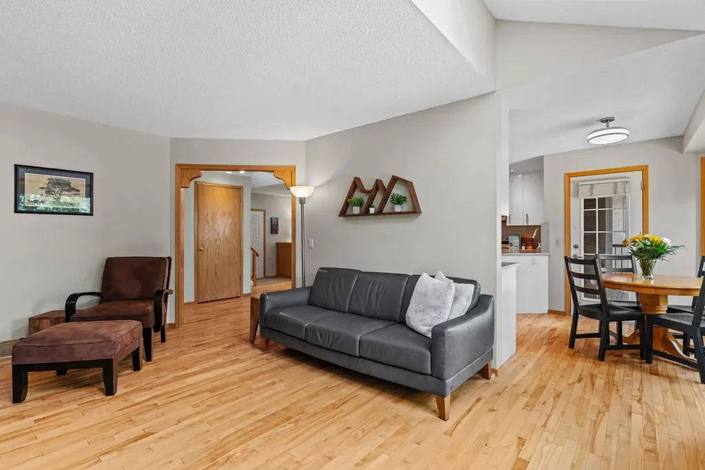 626 Hawkhill Place NW Calgary AB T3G 3M6
