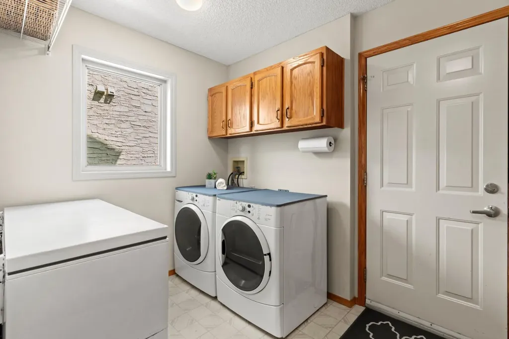 626 Hawkhill Place NW Calgary AB T3G 3M6