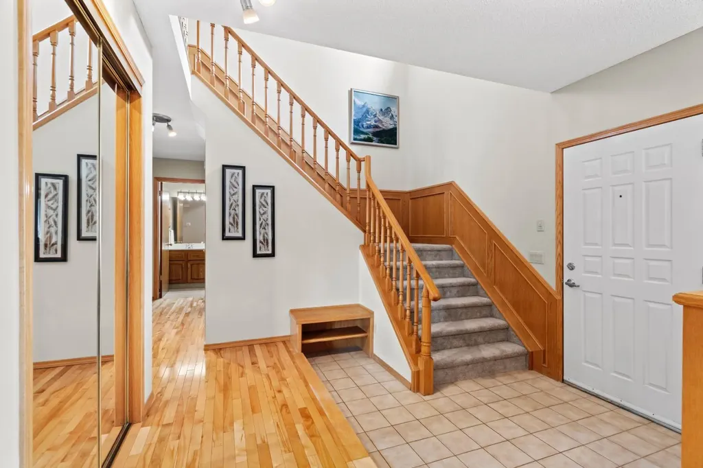 626 Hawkhill Place NW Calgary AB T3G 3M6