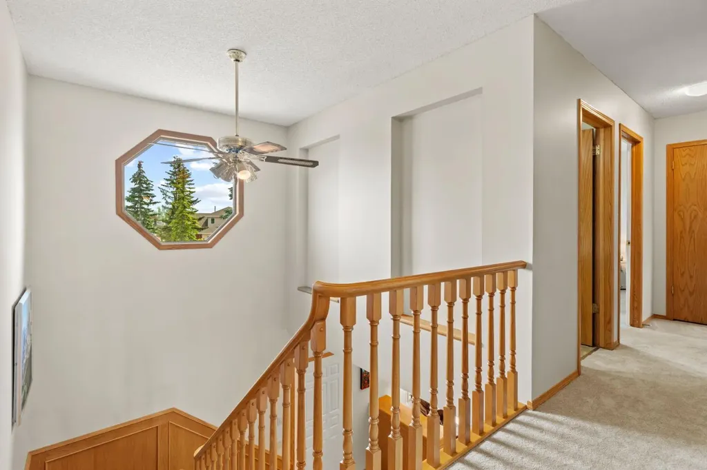 626 Hawkhill Place NW Calgary AB T3G 3M6