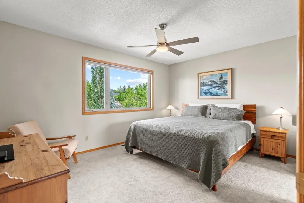 626 Hawkhill Place NW Calgary AB T3G 3M6