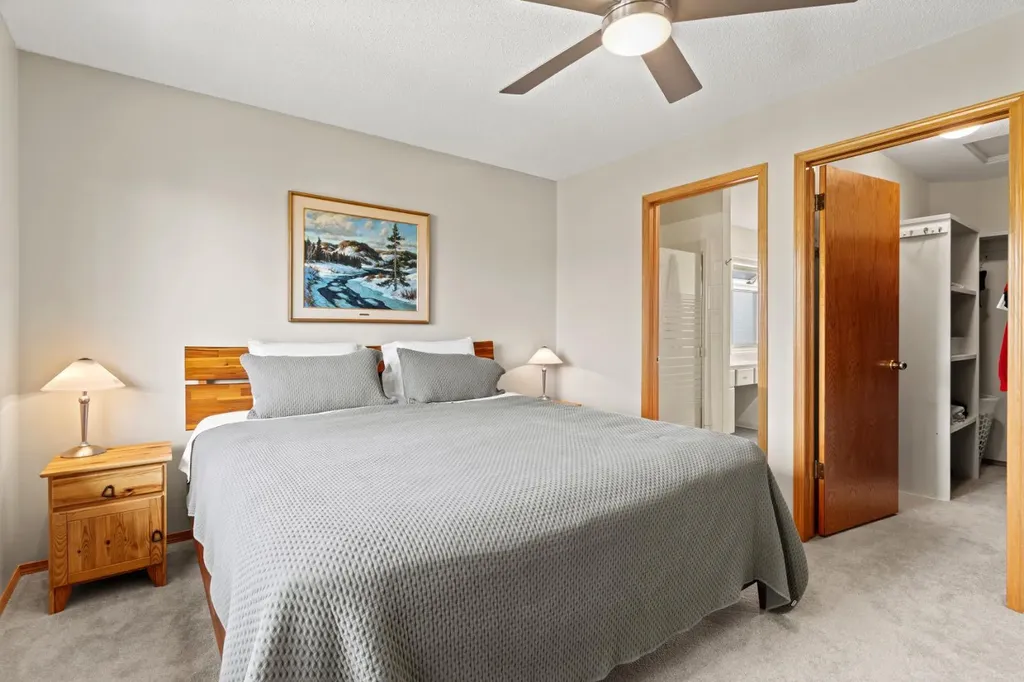 626 Hawkhill Place NW Calgary AB T3G 3M6