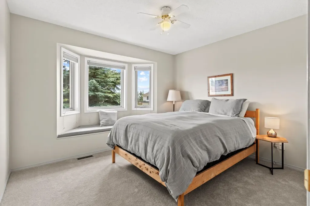 626 Hawkhill Place NW Calgary AB T3G 3M6