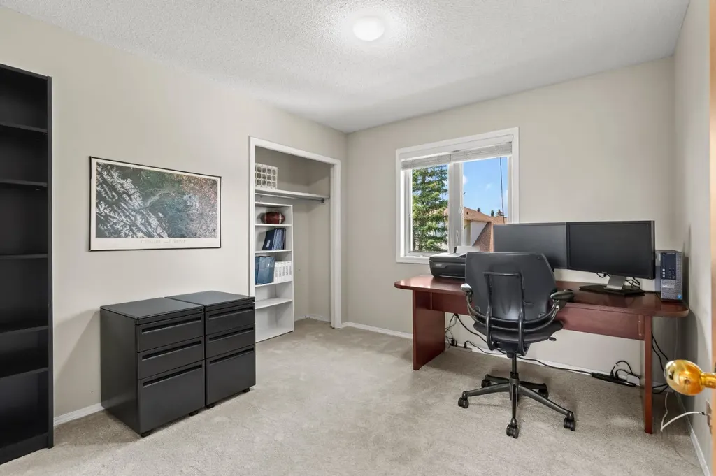 626 Hawkhill Place NW Calgary AB T3G 3M6