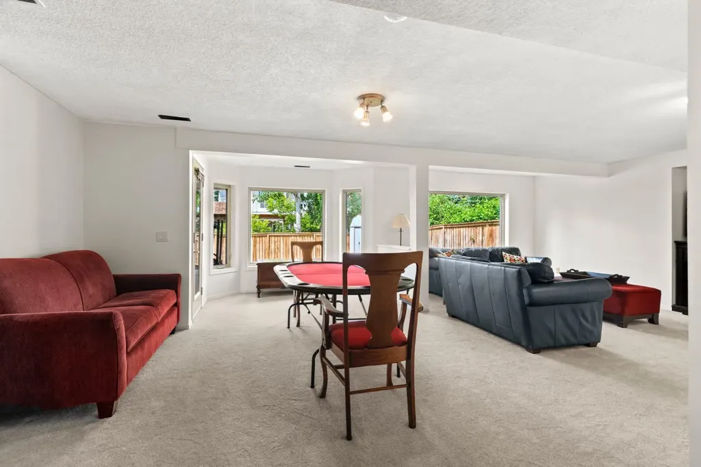 626 Hawkhill Place NW Calgary AB T3G 3M6