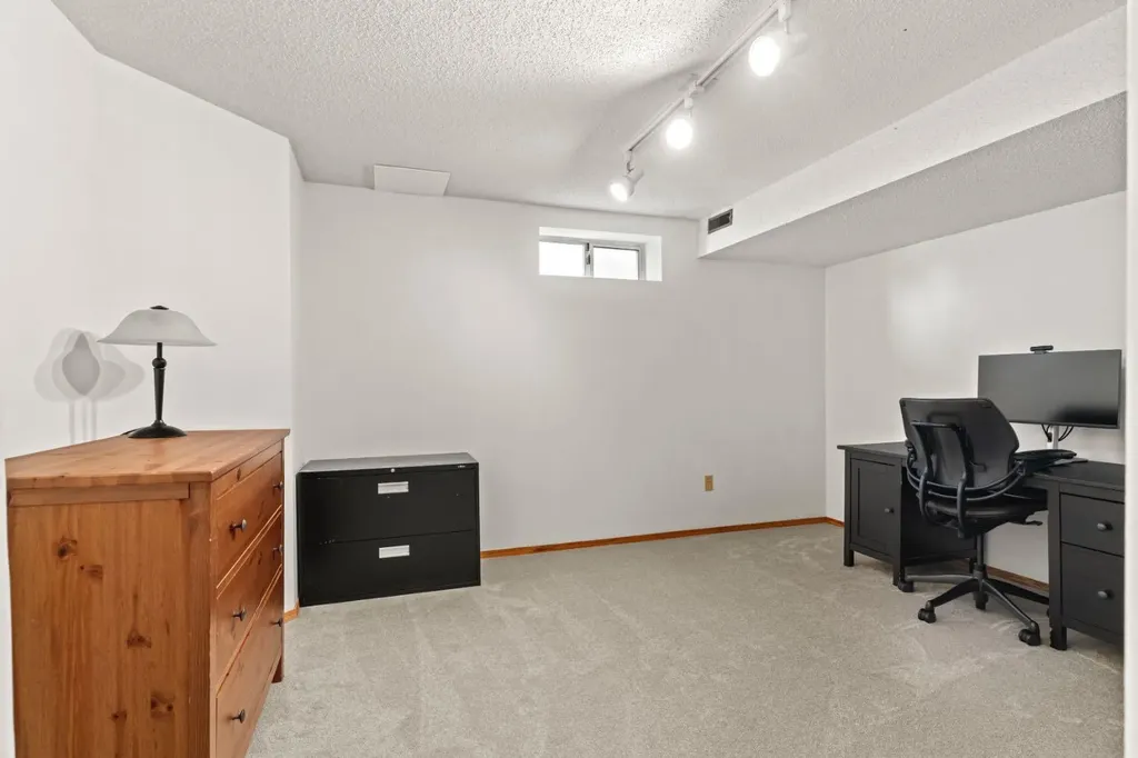 626 Hawkhill Place NW Calgary AB T3G 3M6
