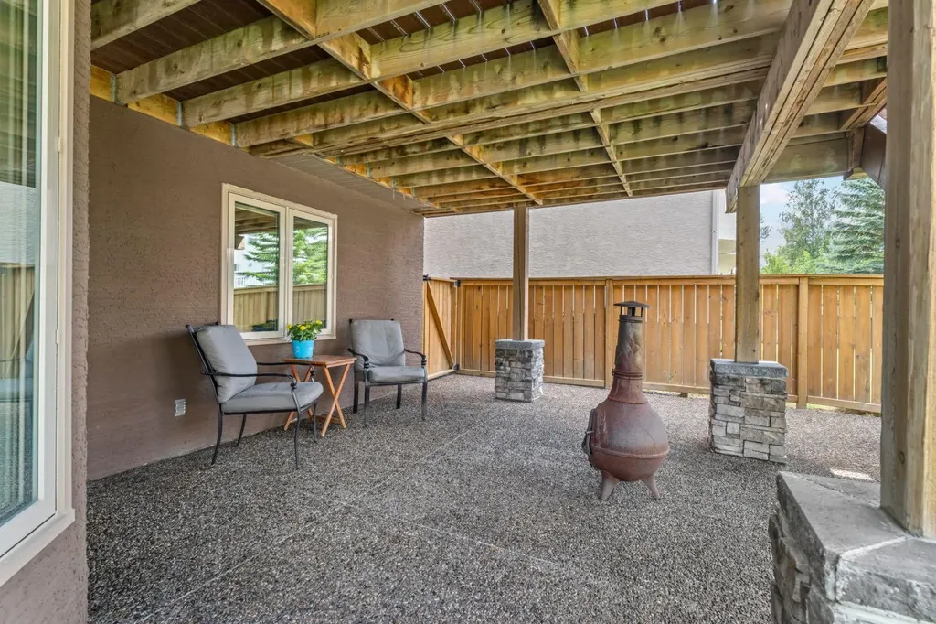 626 Hawkhill Place NW Calgary AB T3G 3M6