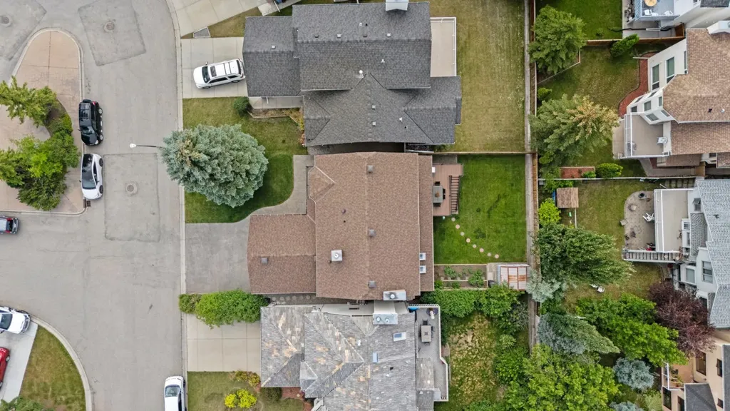 626 Hawkhill Place NW Calgary AB T3G 3M6