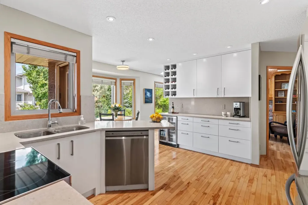 626 Hawkhill Place NW Calgary AB T3G 3M6