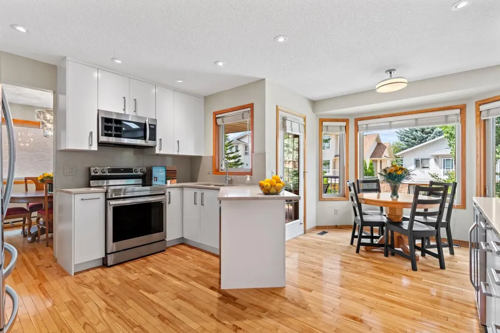 626 Hawkhill Place NW Calgary AB T3G 3M6