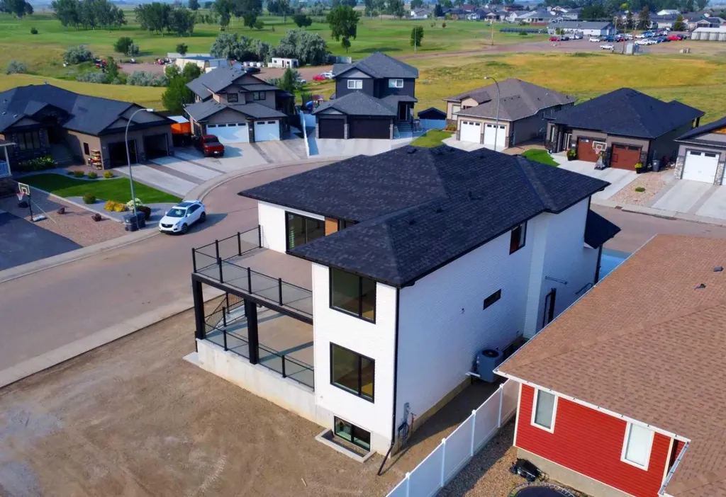 935 Maskell Place SE Redcliff AB T0J 2P0