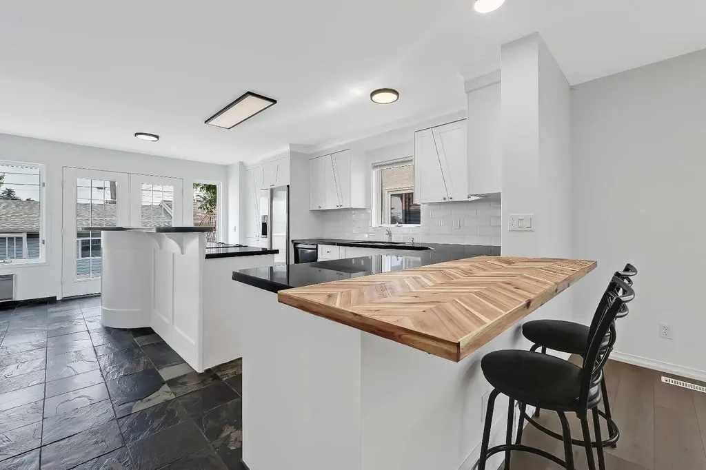 2622 24a Street SW Calgary AB T3E 1W3