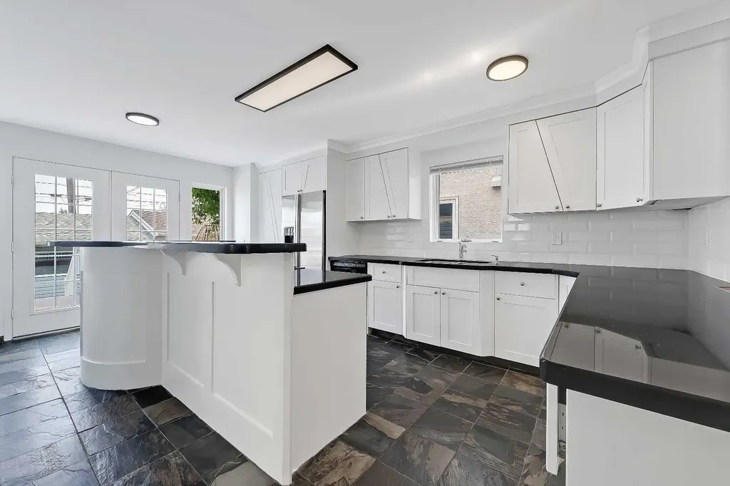 2622 24a Street SW Calgary AB T3E 1W3