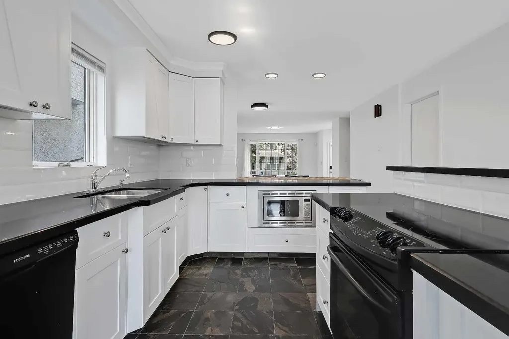 2622 24a Street SW Calgary AB T3E 1W3