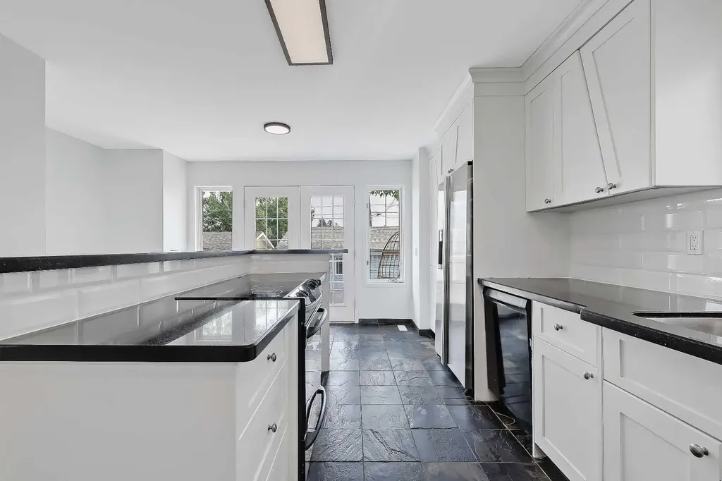 2622 24a Street SW Calgary AB T3E 1W3
