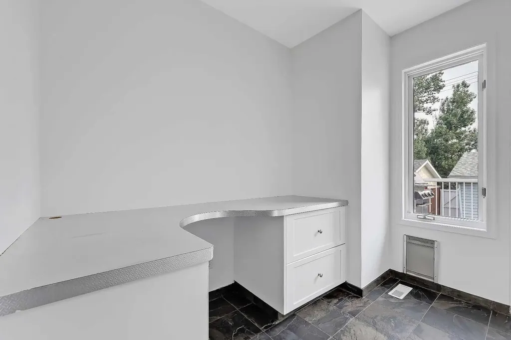 2622 24a Street SW Calgary AB T3E 1W3