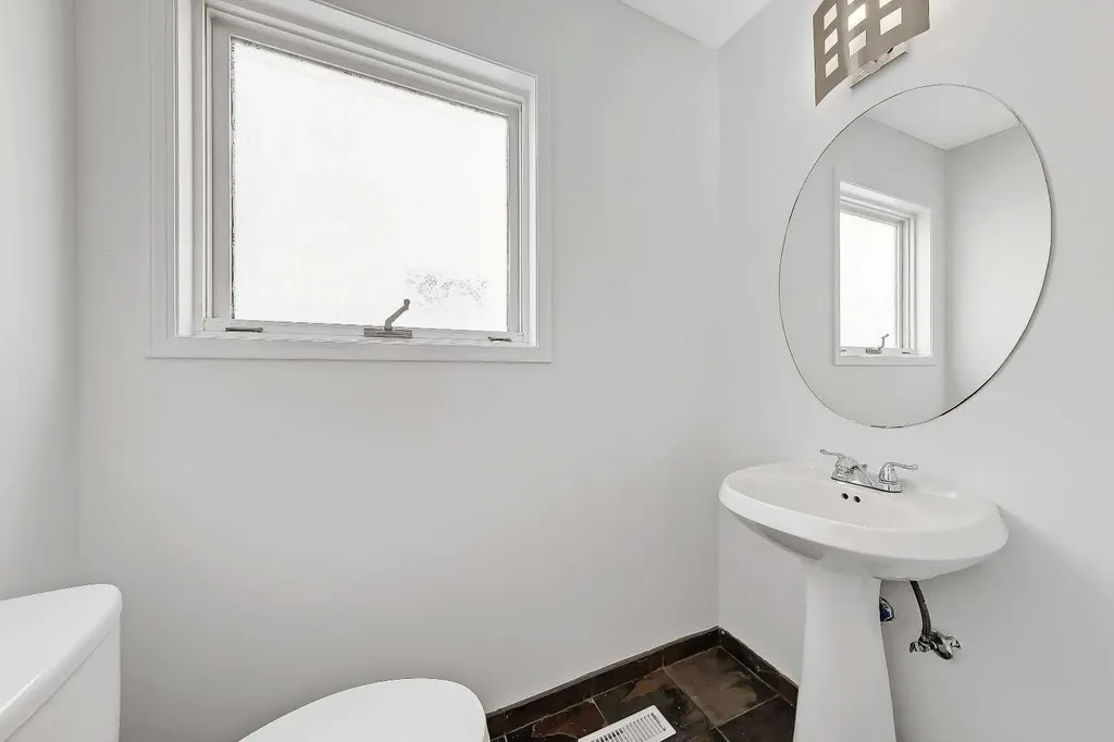 2622 24a Street SW Calgary AB T3E 1W3