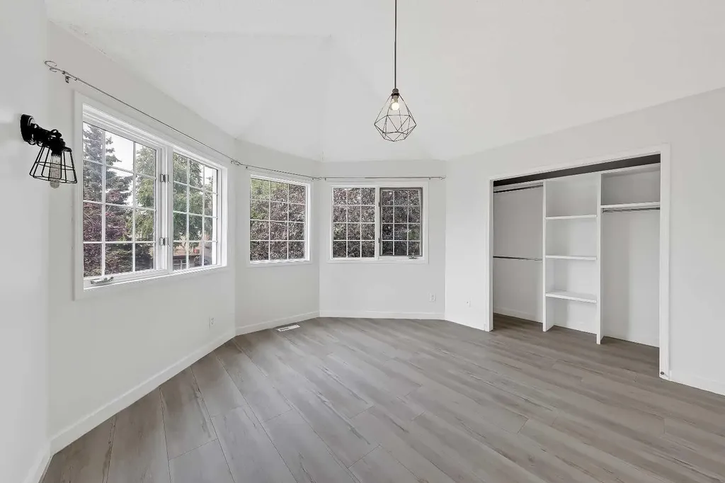 2622 24a Street SW Calgary AB T3E 1W3